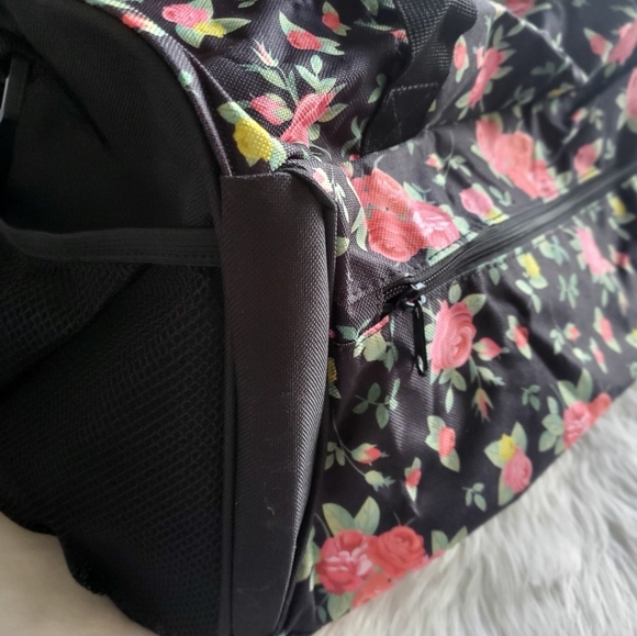 Lish Women's Floral Gym Duffel Bag - Picture 14 of 16